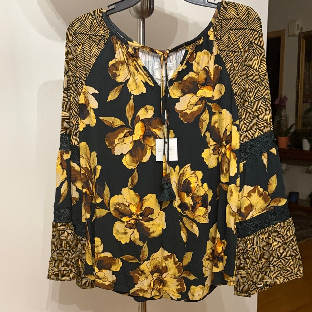 Cupio Black and Yellow Floral Blouse